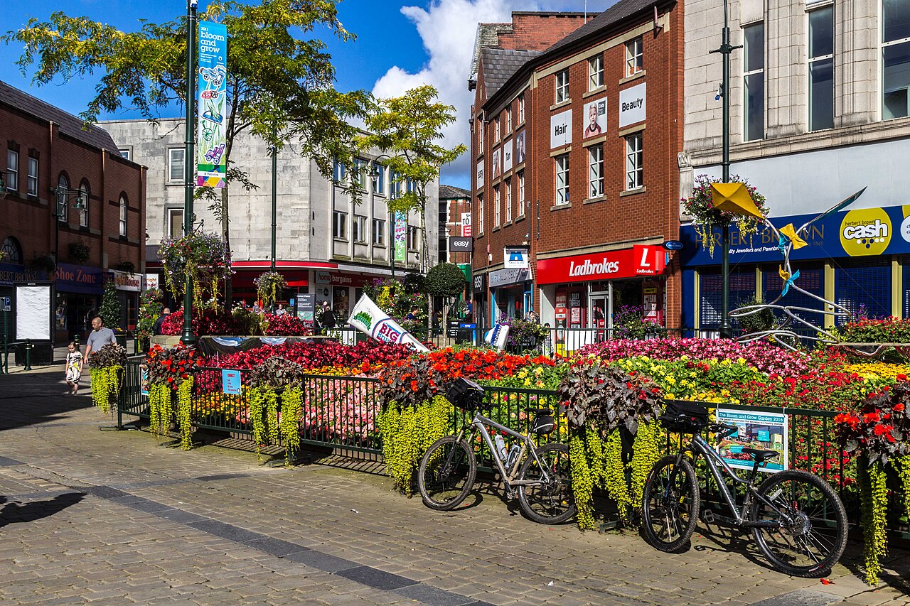 Photo: Peter McDermott (CC BY-SA 2.0) Oldham
